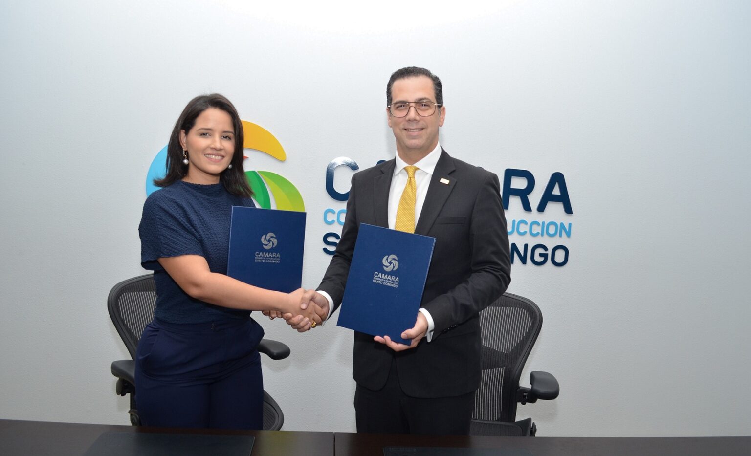 CCPSD firma acuerdo con Cámara de Comercio de La Vega para facilitar el