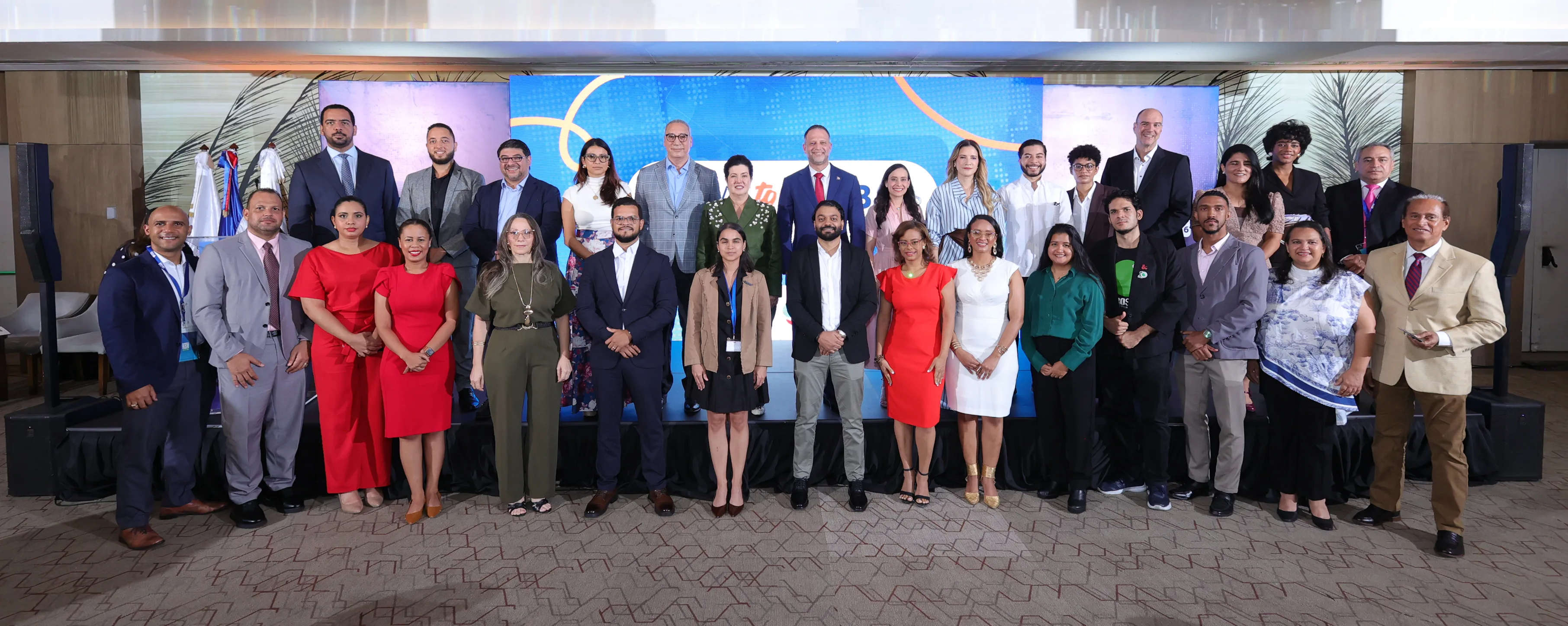 Empresarios de servicios modernos culminan programa Local to Global